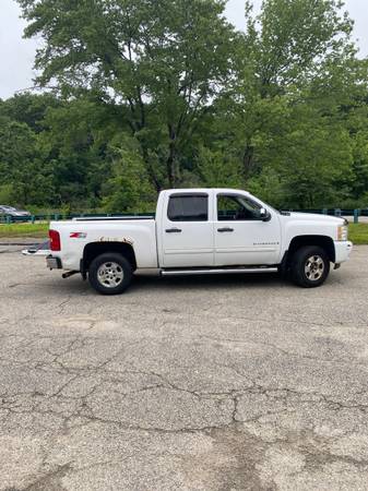 EN VENTA '09 Chevy Silverado DE PROPIETARIO - $10,000 (Boston)63470772313601122
