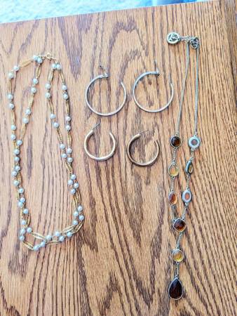 Lot of gold costume type jewelry 1