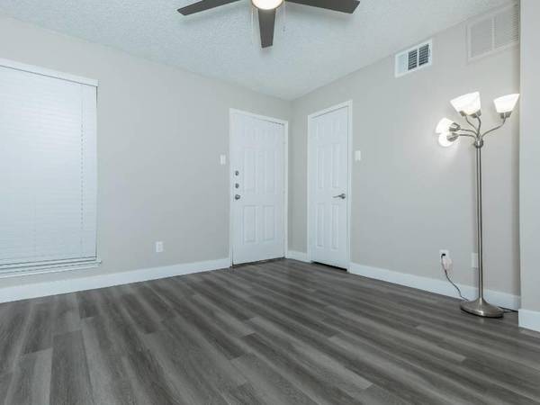 $954 / 1br - 700ft2 - Fitness Center, LED Lighting, Contemporary Finishes, Assigned Parking (North Dallas)63796375519489121