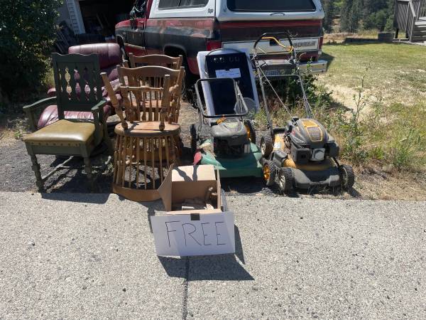 Curb alert. Free stuff 1