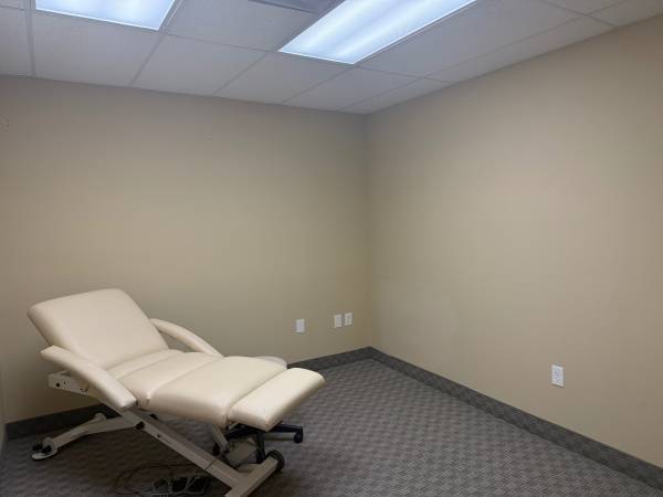 $600 / 500ft2 - Oakhurst Newly Renovated Office For RENT (Oakhurst)63612016846337122