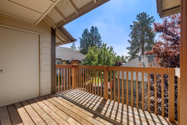 $2,295 / 3br - 1160ft2 - 3 BEDROOMS, 2 BATHS // HUGE WALK-IN CLOSET!  // FREE PARKING! (2020 NE Linnea Drive Bend, Oregon)63839292992641120
