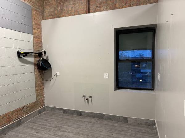 $535 / 110ft2 - Just available!  Corner Private Locked Studio62 Suites, one with sink (Chicago, South Side Woodlawn, East Englewood Washington Park)63898858535170123