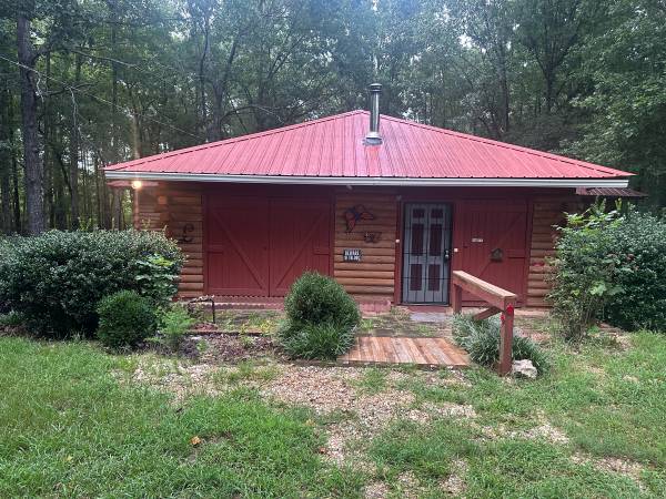 $1,825 / 3br - 2800ft2 - Cabaña de troncos aislada de 3/4 habitaciones y 2 baños (Pine Mountain Valley)63663837304705120