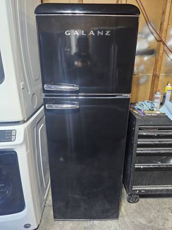 REFRIGERATOR TOP FREZZER GALANZ 12cuft LIKE NEW 1