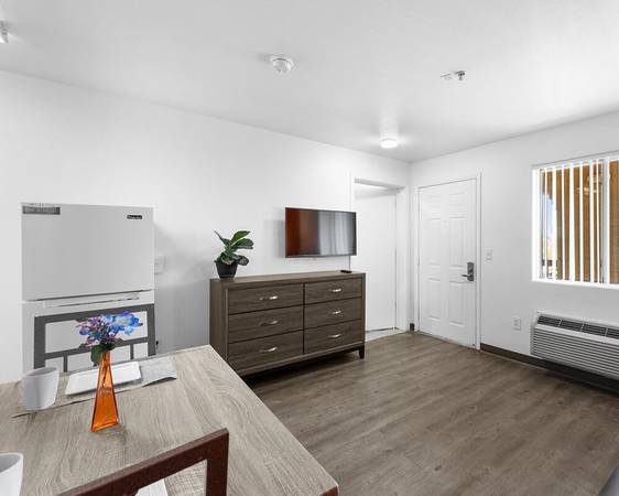 Studio, Free Utilities, Fully Equipped Kitchenette 1