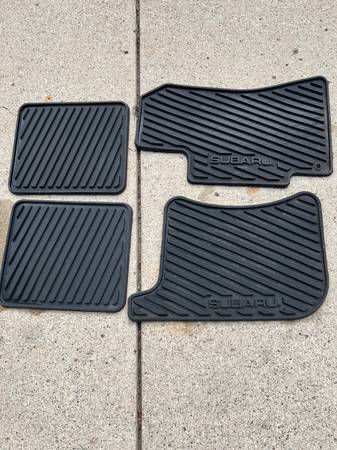 Subaru floor mats 1