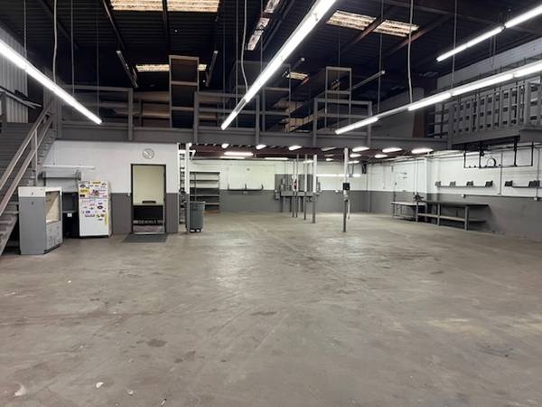 $3,000 / 3550ft2 - 3,550 square feet dead storage space $3K monthly (san leandro)63861101853825123