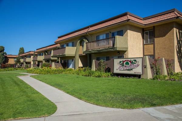 $2,815 / 2br - 978ft2 - Professional On-Site Management, 2 On-Site Laundry Facilities (201 West Vineyard Ave, Oxnard, CA)63668253475457122