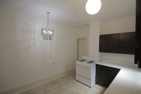 $1,100 / 2br - 870ft2 - Two Bedroom, Large Kitchen, Private Balcony, Pet Friendly (Regent Square - Frick Park - 701 Mifflin)63664544309891123
