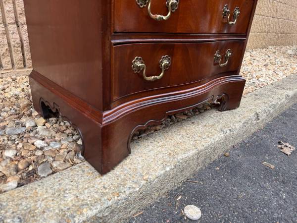 Chest de soltero de caoba vintage de Lexington Furniture. - $895 (Fairfax)63471431649025123