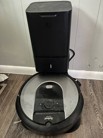 Roomba i8+ 1