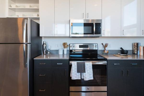 $2,800 / 2br - 1043ft2 - Ubicación Inmejorable, 2 HB/2 BA con Techos Altos, Gimnasio y Más (Distrito Internacional)63852483413763124