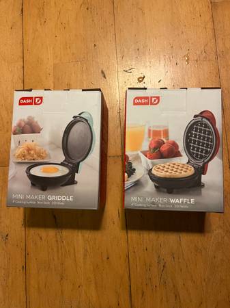 DASH MINI MAKER WAFFLE AND GRIDDLE new in box 1