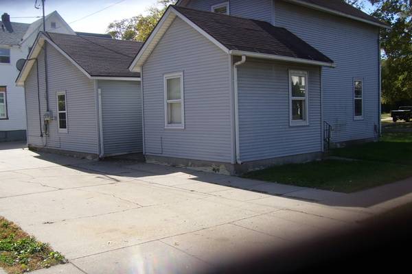 $1,083 / 2hab - 863 Vine St. Apartamento de dos habitaciones con sótano. (Beloit)63846720392963122