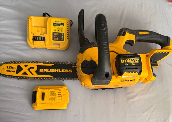 DeWalt 12" 20V Max Chainsaw Kit Cordless- EXCELLENT! 1