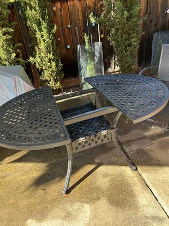 Outdoor Expandable Aluminum Dining Table Hammered Bronze Finish - $250 (san jose south)63471479630337122