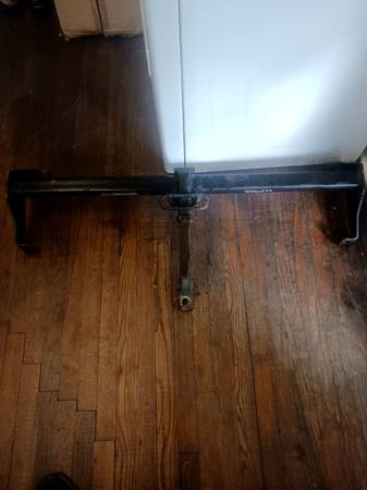Universal hitch for sale 3500 gross $65 (cash only) 1