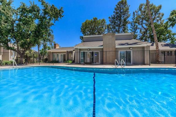 $1,133 / 2br - 1035ft2 - Townhouse Style Floor Plans, Clubhouse with Community Room (Fresno)63798508961025121