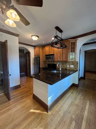 $1,950 / 1br - Gorgeous 900+ sq ft 1 bed 1.5 - Laundry in Unit, Ac, Balcony (Horner Park/ Irving Park)63898472887171120