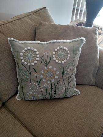 4 total Throw pillows floral embroidery and pom-pom trim 1
