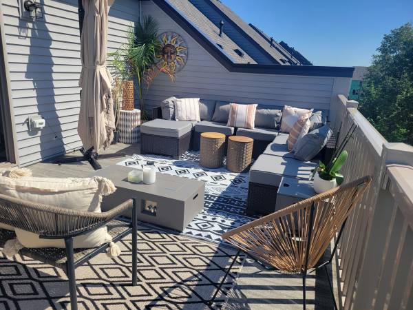 $1,350 / 1br - Large Bedroom with private Bathroom and Large Private Terrace (Brandywine)63896394180610122