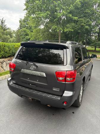 2012 Toyota Sequoia 4x4 - Siempre en garaje - $13,995 (Upper West Side)63654714695297123