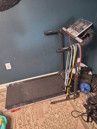 Compact Treadmill with extras 1