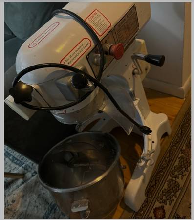 Commercial dough mixer, works ! 20 quarts, appliance 1
