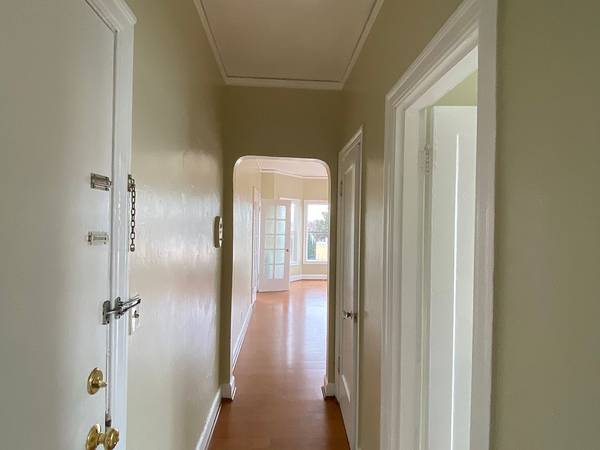 $1,300 / 1br - 1BR/1BA Apartment | Bay Views & High Ceilings | Near UC Berkeley & BAR (Bushrod)63797037303043122