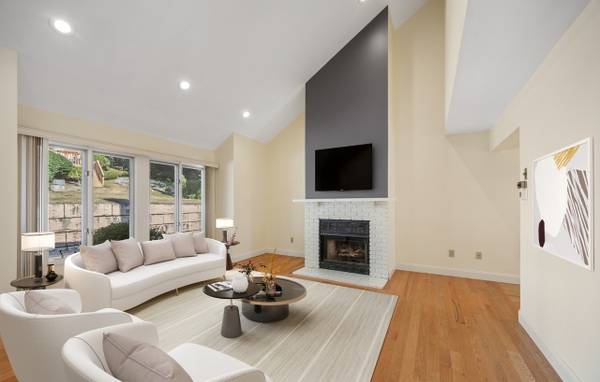 $2,450 / 1br - 1668ft2 - bright and very open living room/dining64010164938243120