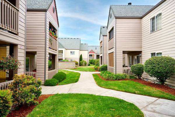 $1,530 / 1br - 738ft2 - 1BR/1BA + Loft - Perfect for Extra Space or Office! (Downtown Battle Ground)63672654120835120