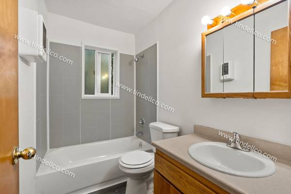 $1,295 / 2br - 768ft2 - ¡$500 de descuento en el segundo mes! Vivienda en planta baja con estacionamiento asignado (Portland)63841708853123123