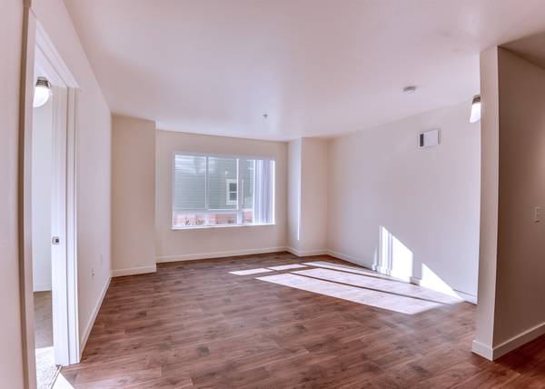 $1,375 / 2hab - Vine Maple // ¡Otoño en tu próximo apartamento! // ¡Estudio, 1 y 2 habitaciones! (Portland)63672654518657124
