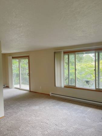 $1,295 / 1br - 628ft2 - Centrally Located Max and Freeway Access- (Cedar Hills)63672600832387121