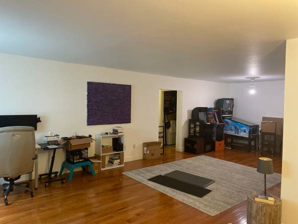 $800 / 1br - 1450ft2 - 1BR in 2BR Condo w/Deck. Fully Furnished. Available Now. (Danbury, Business District)64035734950913123