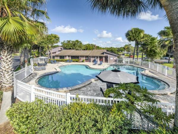 $1,575 / 2br - 950ft2 - Business Center, Bark Park with Agility Course, 2 Bed (26675 Players Cir, Lutz, FL)63976137730050120