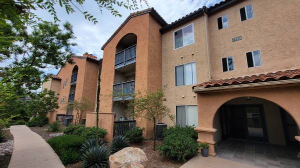 $3,250 / 2br - 847ft2 - 2BR/2BA Lucera UTC Condo - TOP FLOOR, CORNER Unit, Washer/Dryer63878361184129123