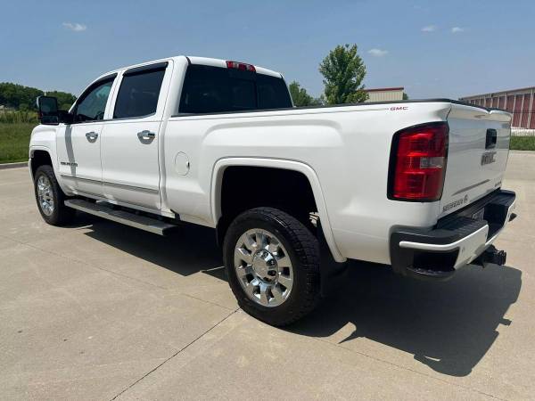 2015 GMC Sierra 2500 HD Crew Cab Denali Pickup 4D 6 1/2 ft - $29,950 (+ Midstate Auto Group)63621970799619122