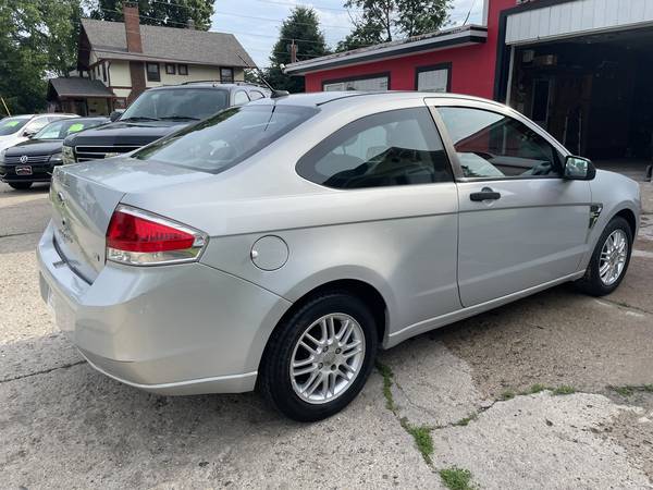 2008 Ford Focus SE *¡117 mil millas! - $3,995 (Hampton Iowa)63613565497475123
