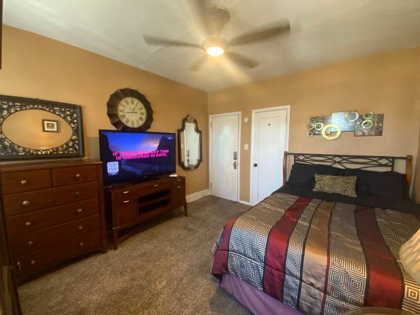 {{{Northern Baltimore(Pimlico)Room Rental $495-$595 monthly}}} 1