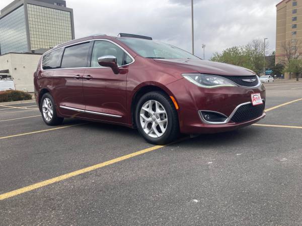 2020 Chrysler Pacifica Limited - $17,988 (Denver)63612420250881123