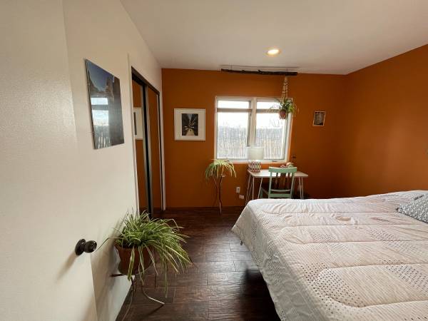$1,300 / 2br - 1080ft2 - Room for Rent – Centrally Located, Furnished (Cerrillos Estates)63806092379395121
