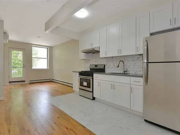 $3,050 / 3br - 1000ft2 - 3 Bedroom 2 Bath - Central Air, every room ha 1