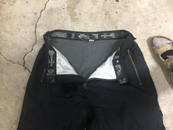 New Oakley Insulated Snowboarding Pants Baggie style 1