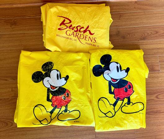 3 Adult Theme Park Rain Ponchos 1
