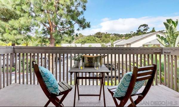 $1,950 / 1br - Charming upstairs condo in the Village of La Jolla (3116 Via Alicante, La Jolla, CA)63701605665923124