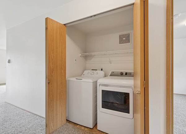$1,950 / 2br - Blinds, Pet Friendly, On Site Storage (8510 212th St NE, Arlington, WA)63659499842433123