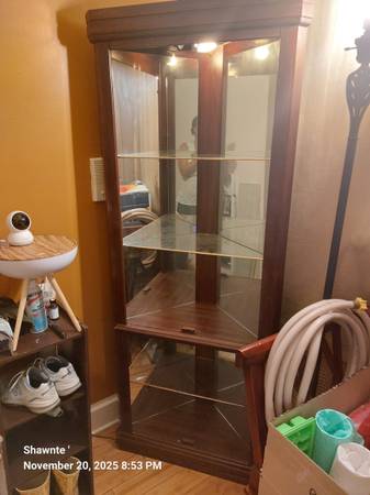 CORNER CURIO - FREE 1