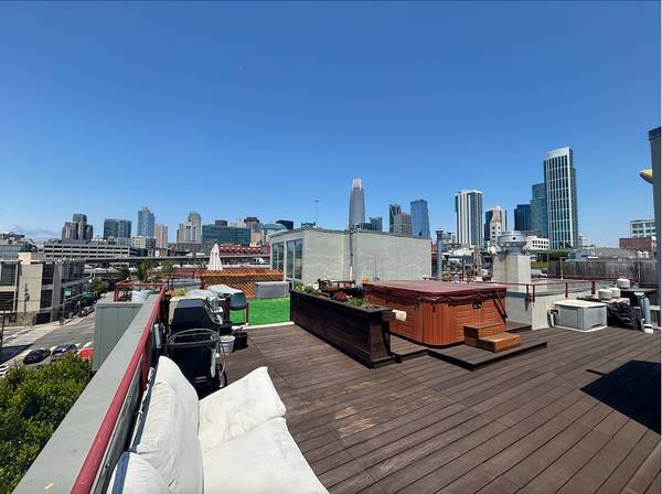 SOUTH PARK LIVE/WORK UNIT| ROOF DECK W/ HOTTUB | HIGH CEILINGS | 1